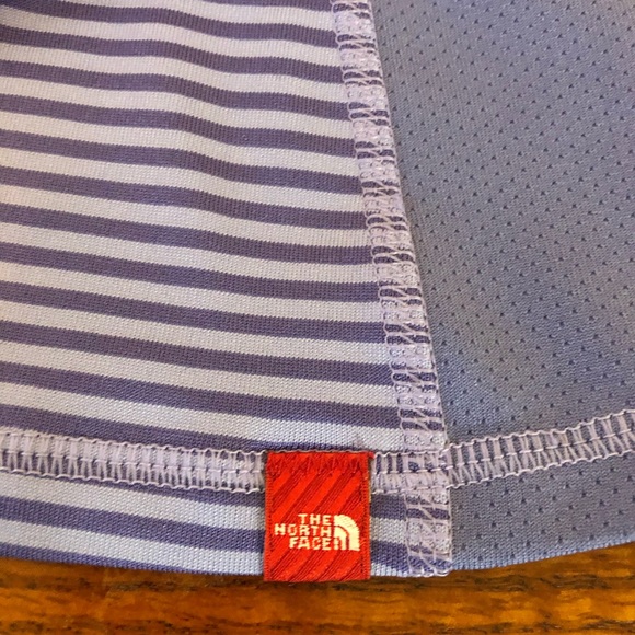 The North Face Purple Striped Vapor Wick Top Sz M.    P37 - Picture 4 of 7
